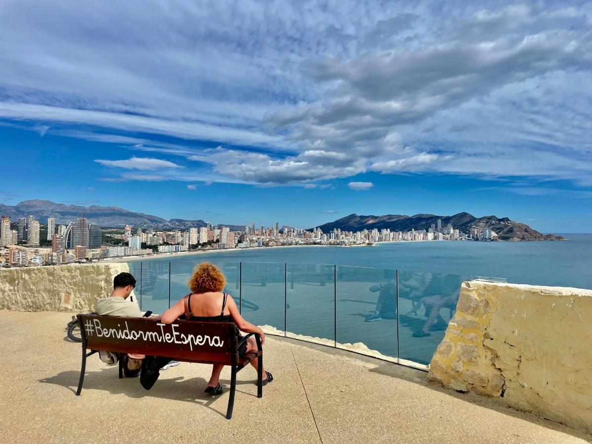 Apartment Traveler's With Sea View, Free Coffee & Parking *