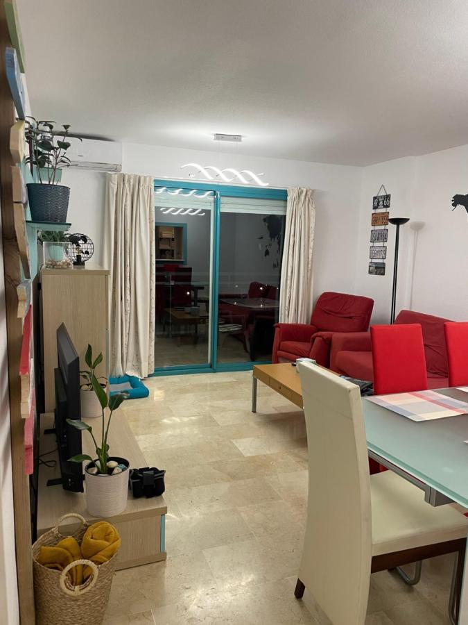 Apartment Traveler's With Sea View, Free Coffee & Parking *