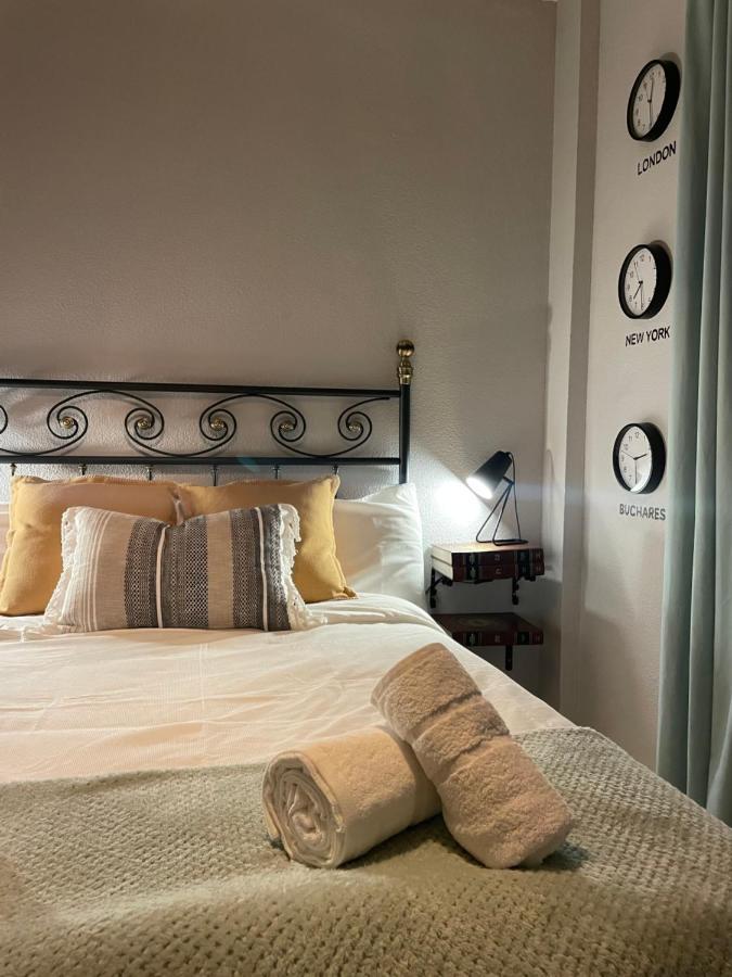 Apartment Traveler's With Sea View, Free Coffee & Parking *