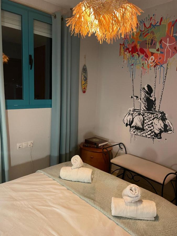 Traveler's With Sea View, Free Coffee & Parking Apartment