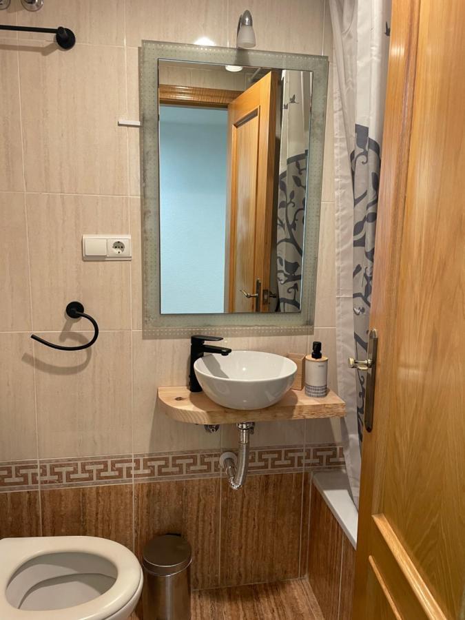 Traveler's With Sea View, Free Coffee & Parking Apartment *